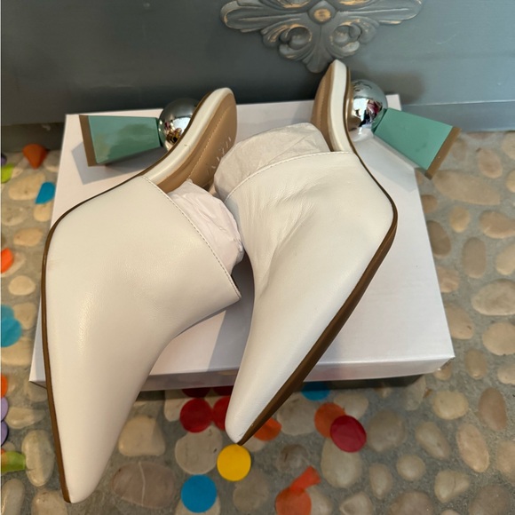 ALFANI โ Junneelโ in white with FUN& UNIQUE heels- zoom in for all the details! - Picture 13 of 15